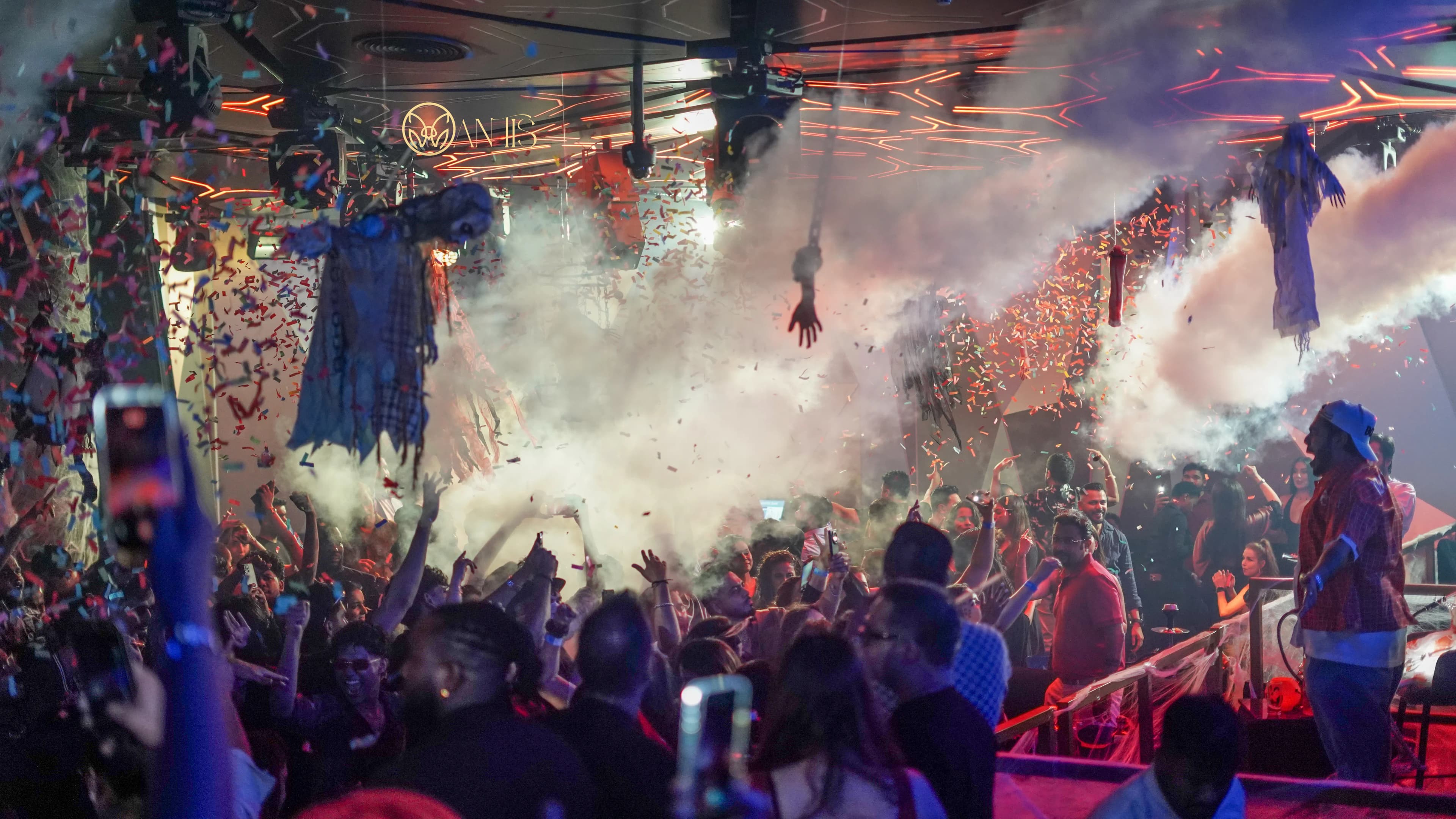 Mantis Dubai Atmosphere